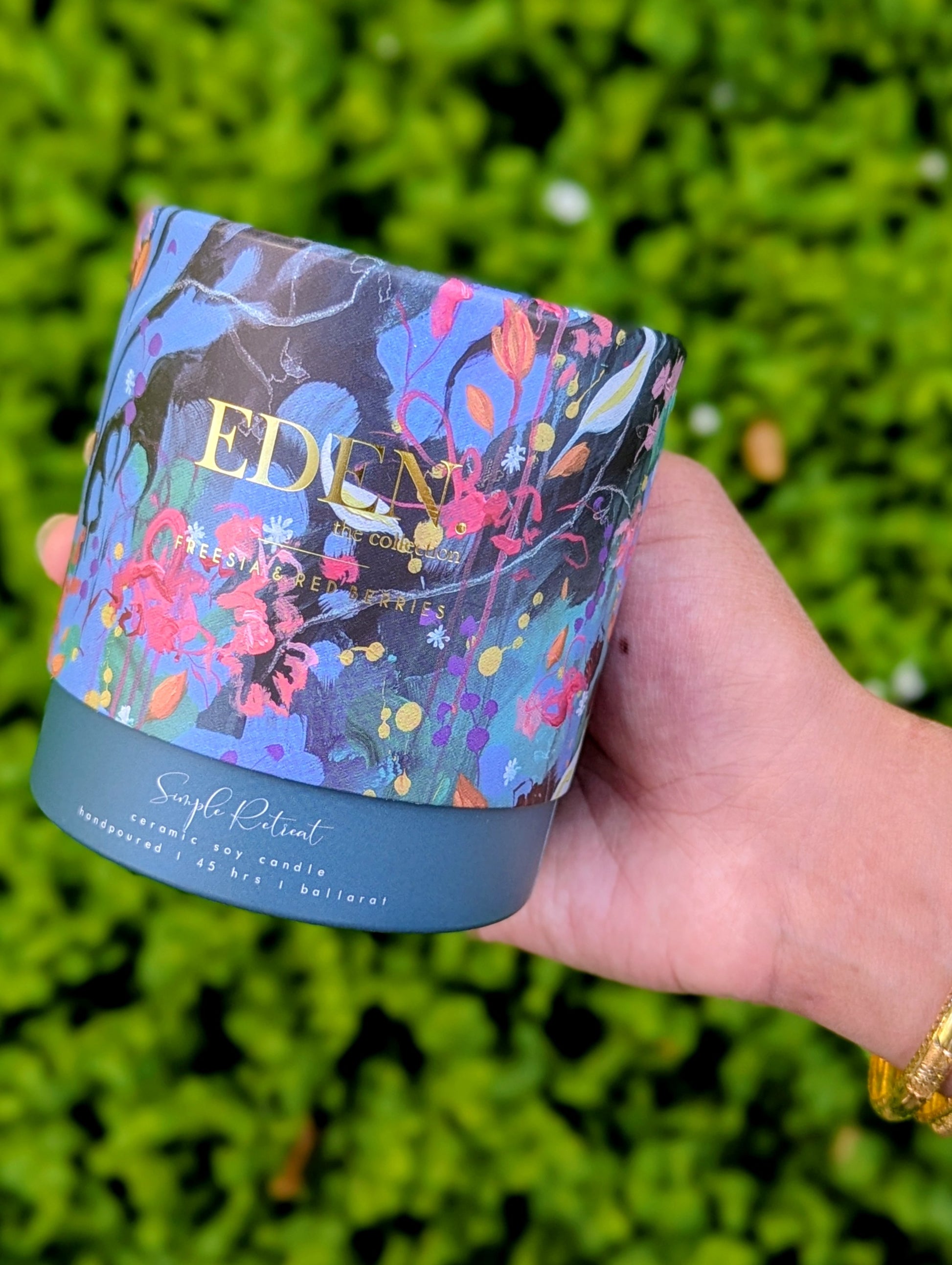 Medium Candle | Freesia & Red Berries