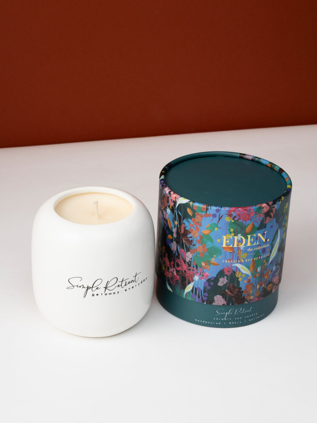 Medium Candle | Freesia & Red Berries